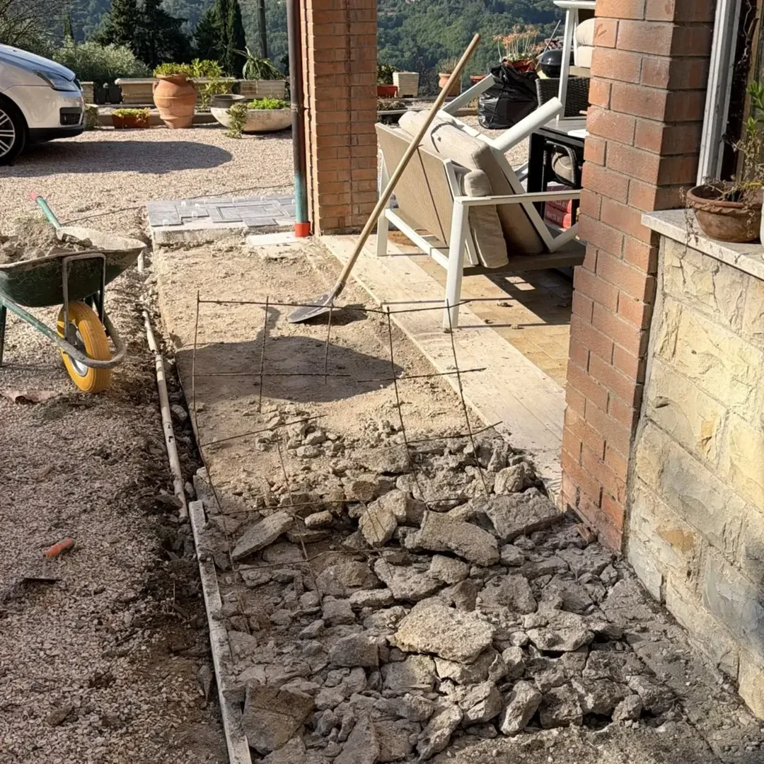 Demolizione e ricostruzione marciapiede, Perugia