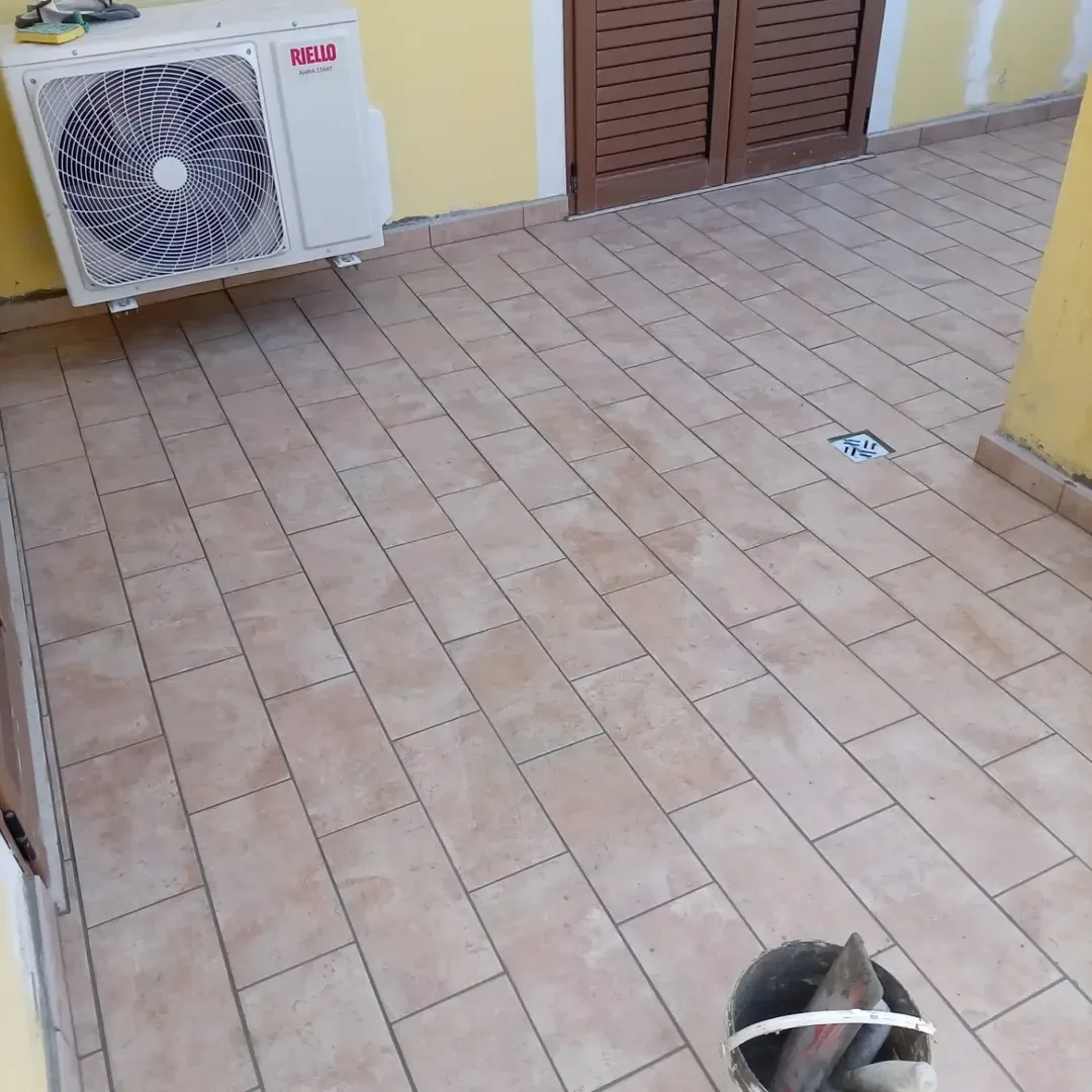 Il terrazzo finito, con il condizionatore, Perugia