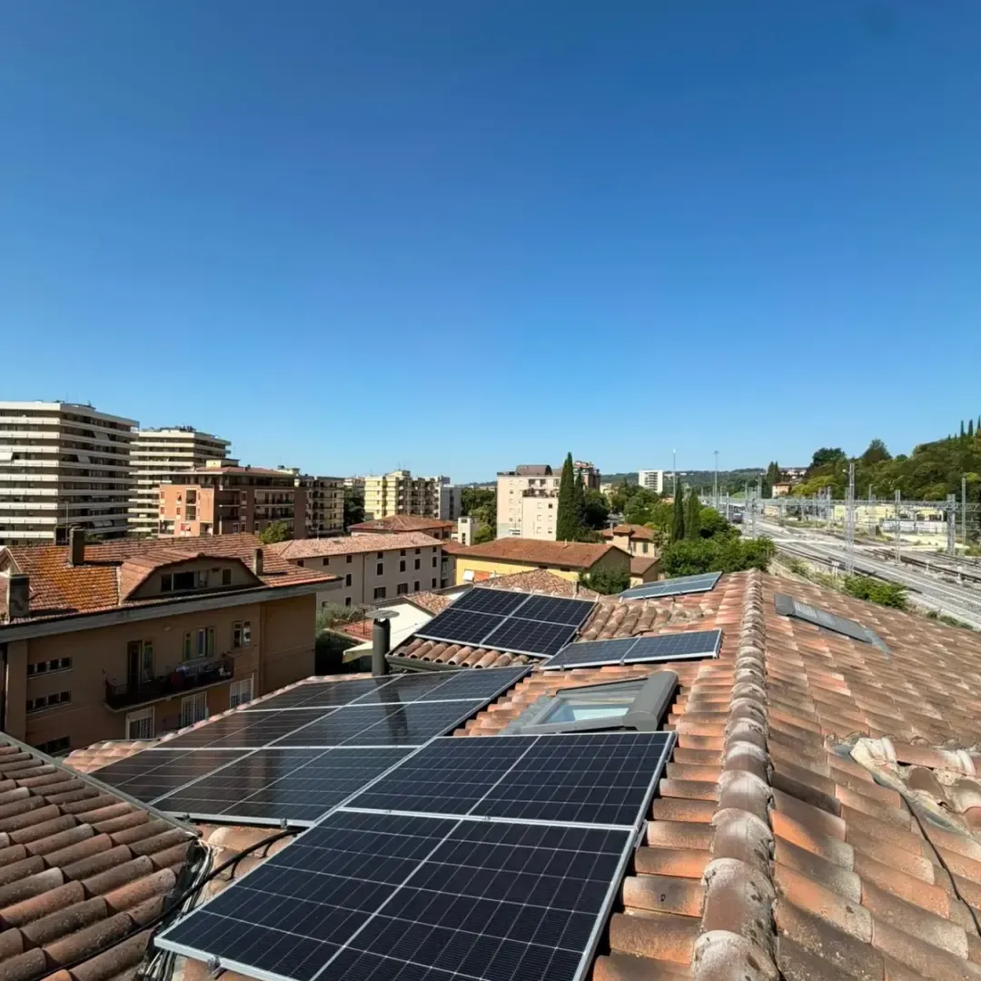 Cantiere di Canestrelli Impianti, Perugia · 9 kWp · tetto in centro